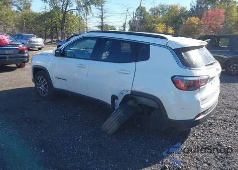 2018 Jeep Compass Latitude 4X4 z USA, uszkodzony, nr VIN 3C4NJDBB3JT483660